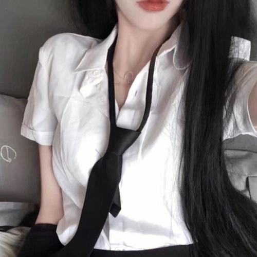 摊牌了，团宠千金她不装了